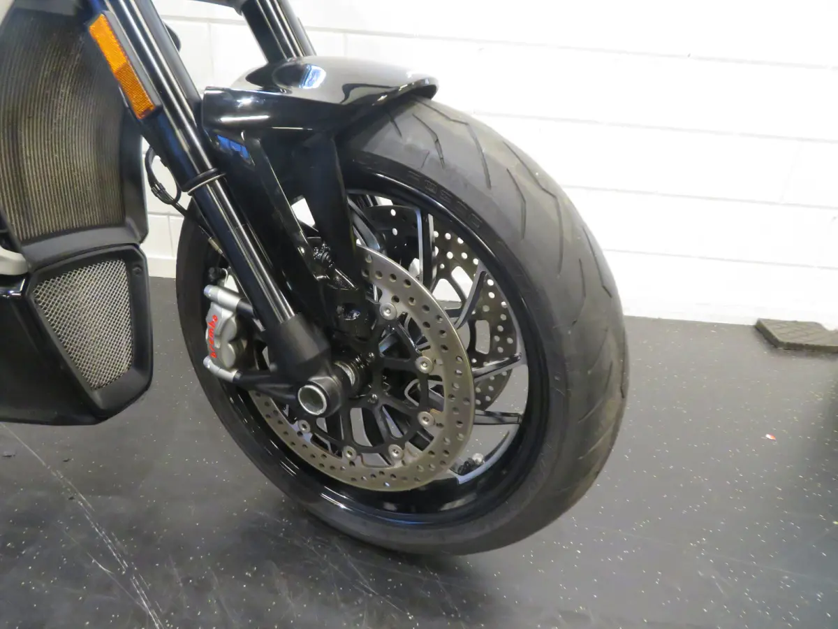X DIAVEL S VELE EXTRAS