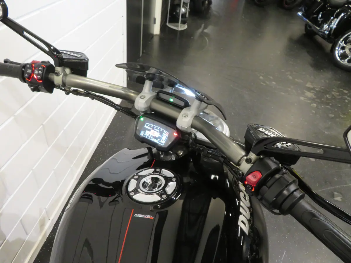 X DIAVEL S VELE EXTRAS