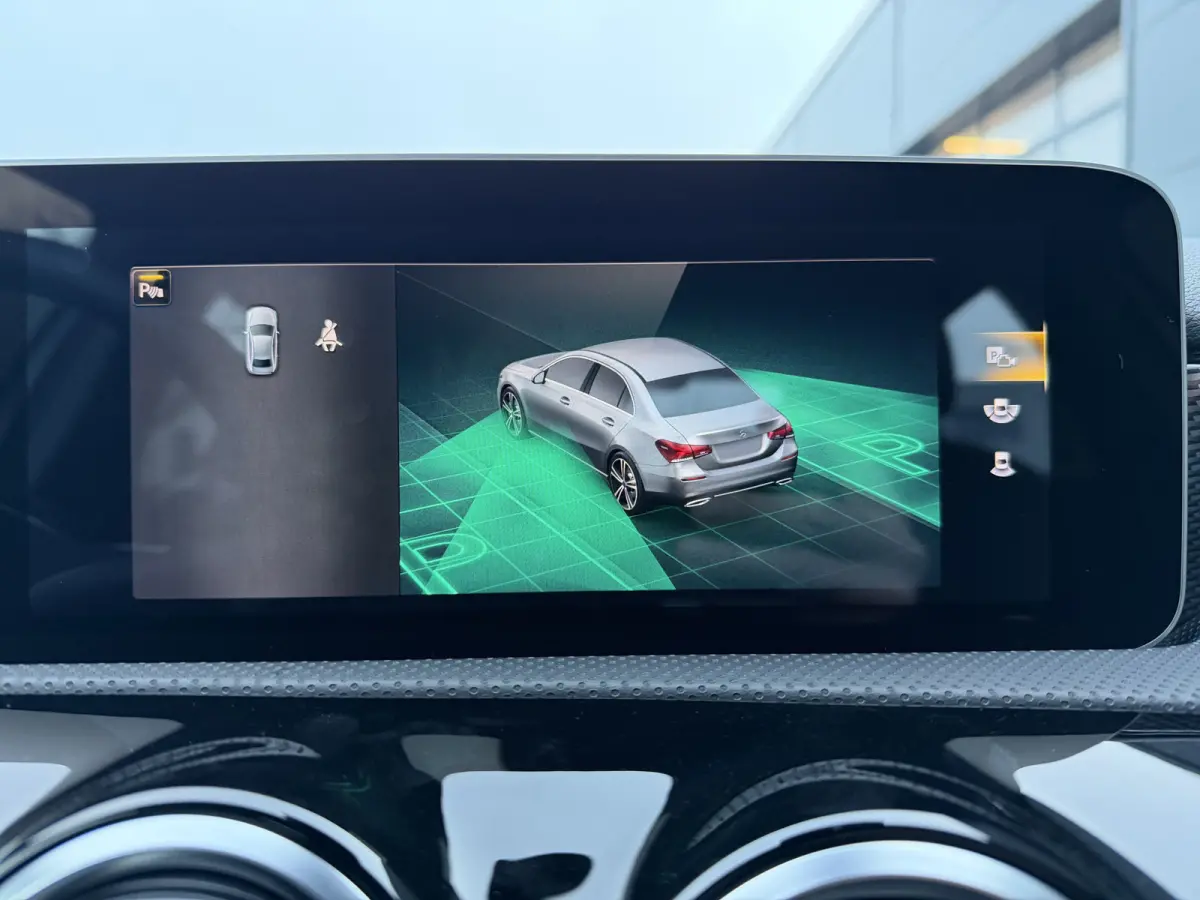 220 Advantage (Trekhaak - Automatische Airco - Navigatie - LED - Stoelverwarming - Camera - Parkeersensoren V+A)