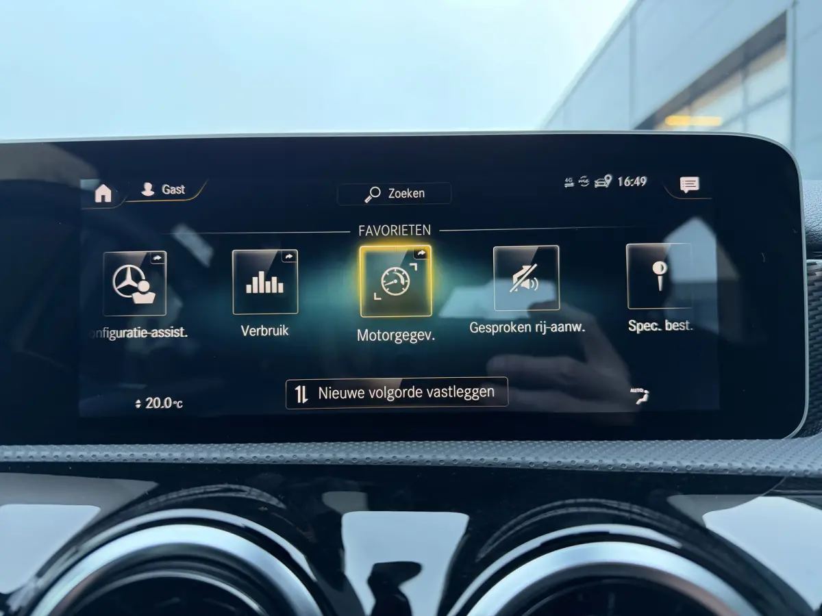 220 Advantage (Trekhaak - Automatische Airco - Navigatie - LED - Stoelverwarming - Camera - Parkeersensoren V+A)