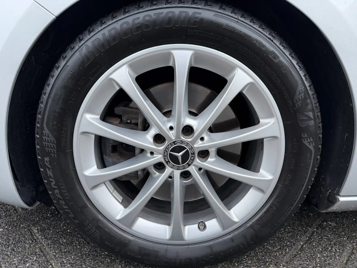 220 Advantage (Trekhaak - Automatische Airco - Navigatie - LED - Stoelverwarming - Camera - Parkeersensoren V+A)
