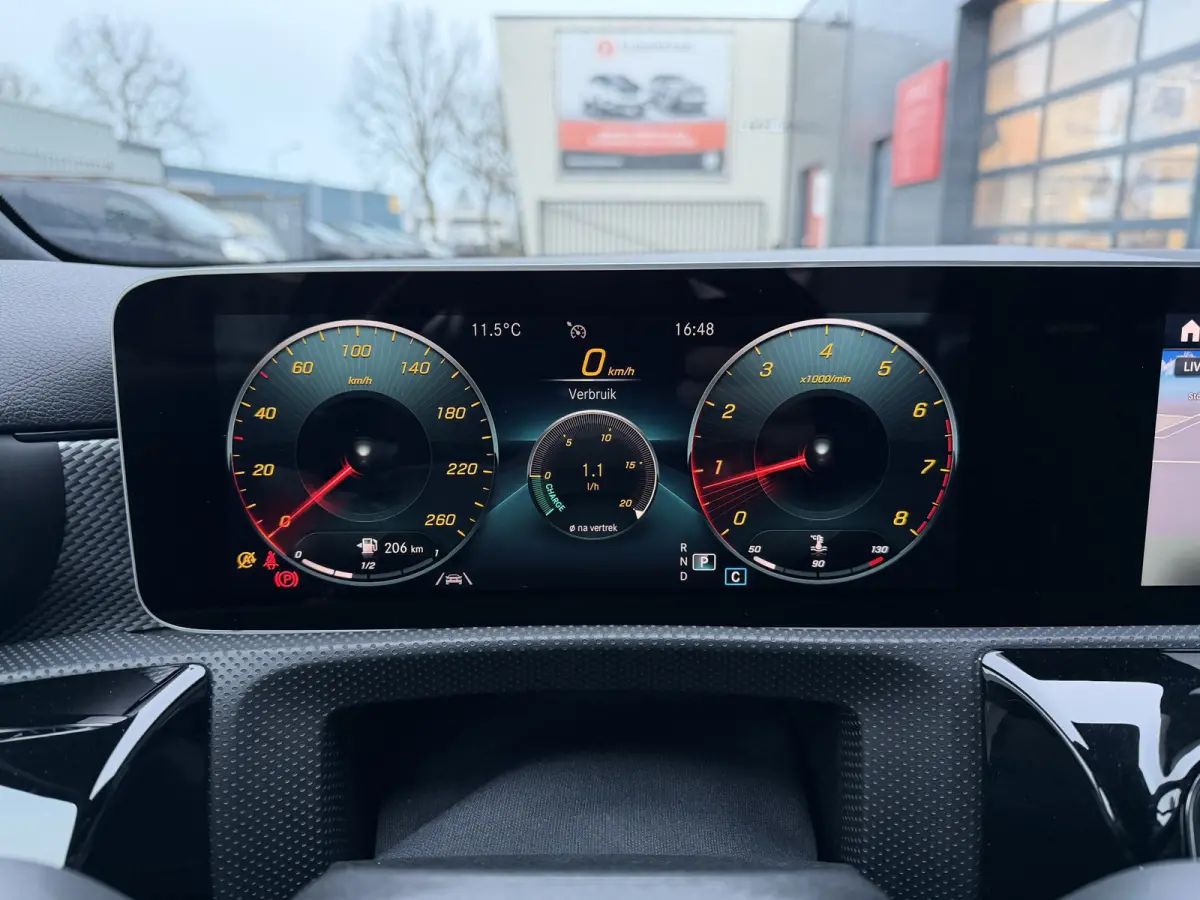 220 Advantage (Trekhaak - Automatische Airco - Navigatie - LED - Stoelverwarming - Camera - Parkeersensoren V+A)