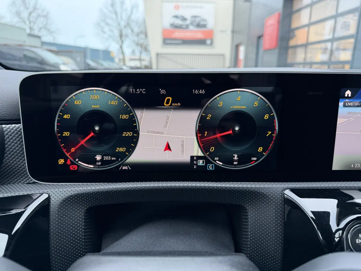 220 Advantage (Trekhaak - Automatische Airco - Navigatie - LED - Stoelverwarming - Camera - Parkeersensoren V+A)