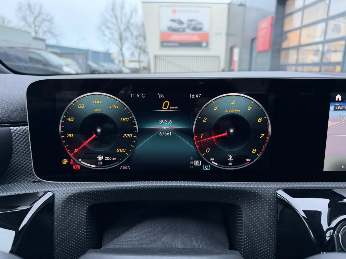 220 Advantage (Trekhaak - Automatische Airco - Navigatie - LED - Stoelverwarming - Camera - Parkeersensoren V+A)