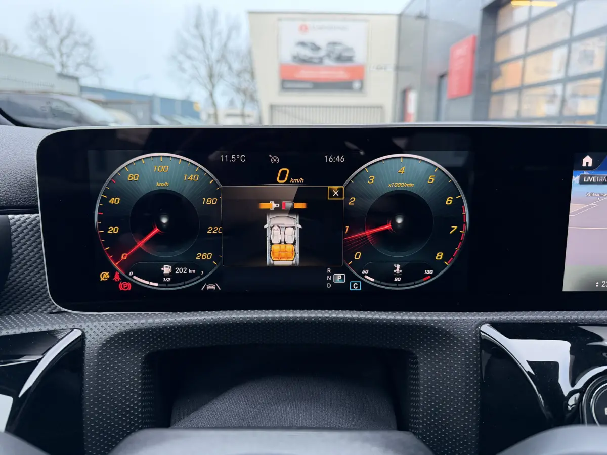 220 Advantage (Trekhaak - Automatische Airco - Navigatie - LED - Stoelverwarming - Camera - Parkeersensoren V+A)
