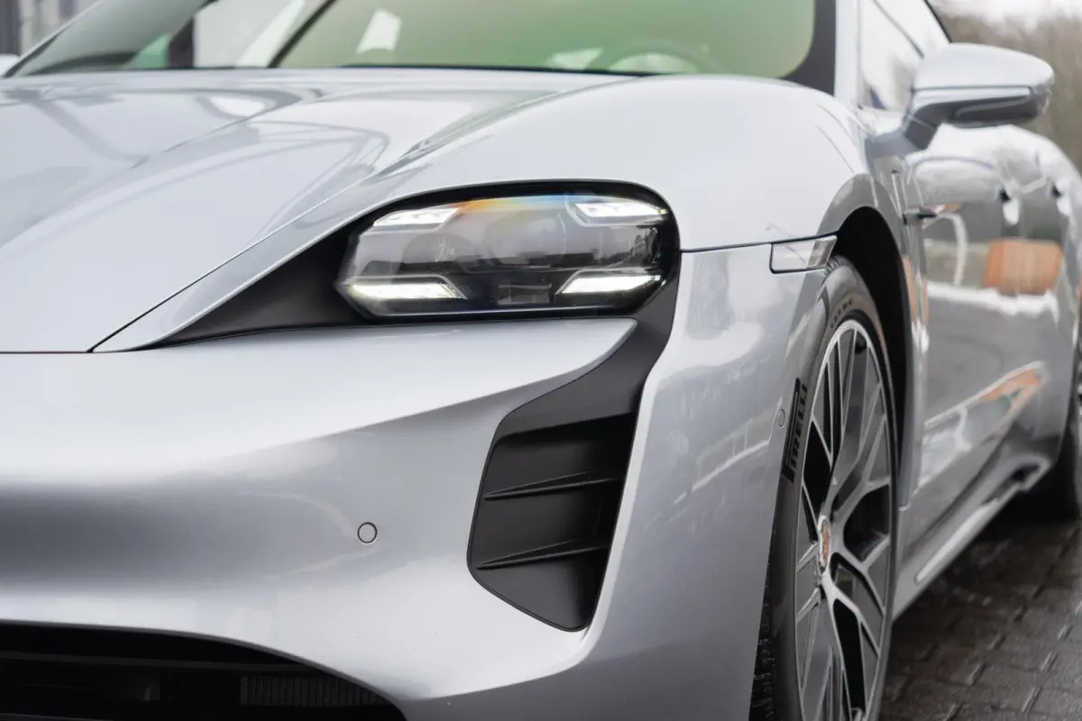 4S Performance 84 kWh|1 Eig.|Matrix|Chrono|Achteras besturing|Panoramadak|SportDesign|Bose|Luchtvering|Full Option|Dealer Onderhouden