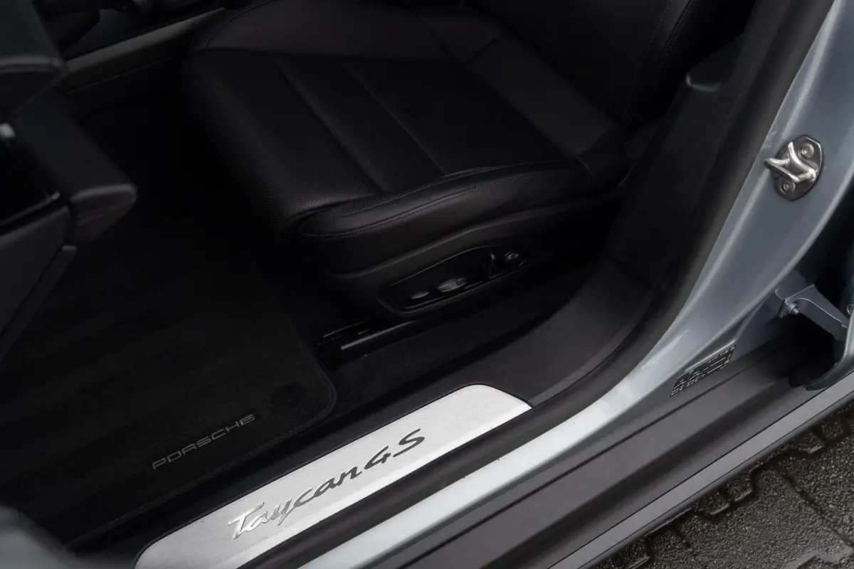 4S Performance 84 kWh|1 Eig.|Matrix|Chrono|Achteras besturing|Panoramadak|SportDesign|Bose|Luchtvering|Full Option|Dealer Onderhouden