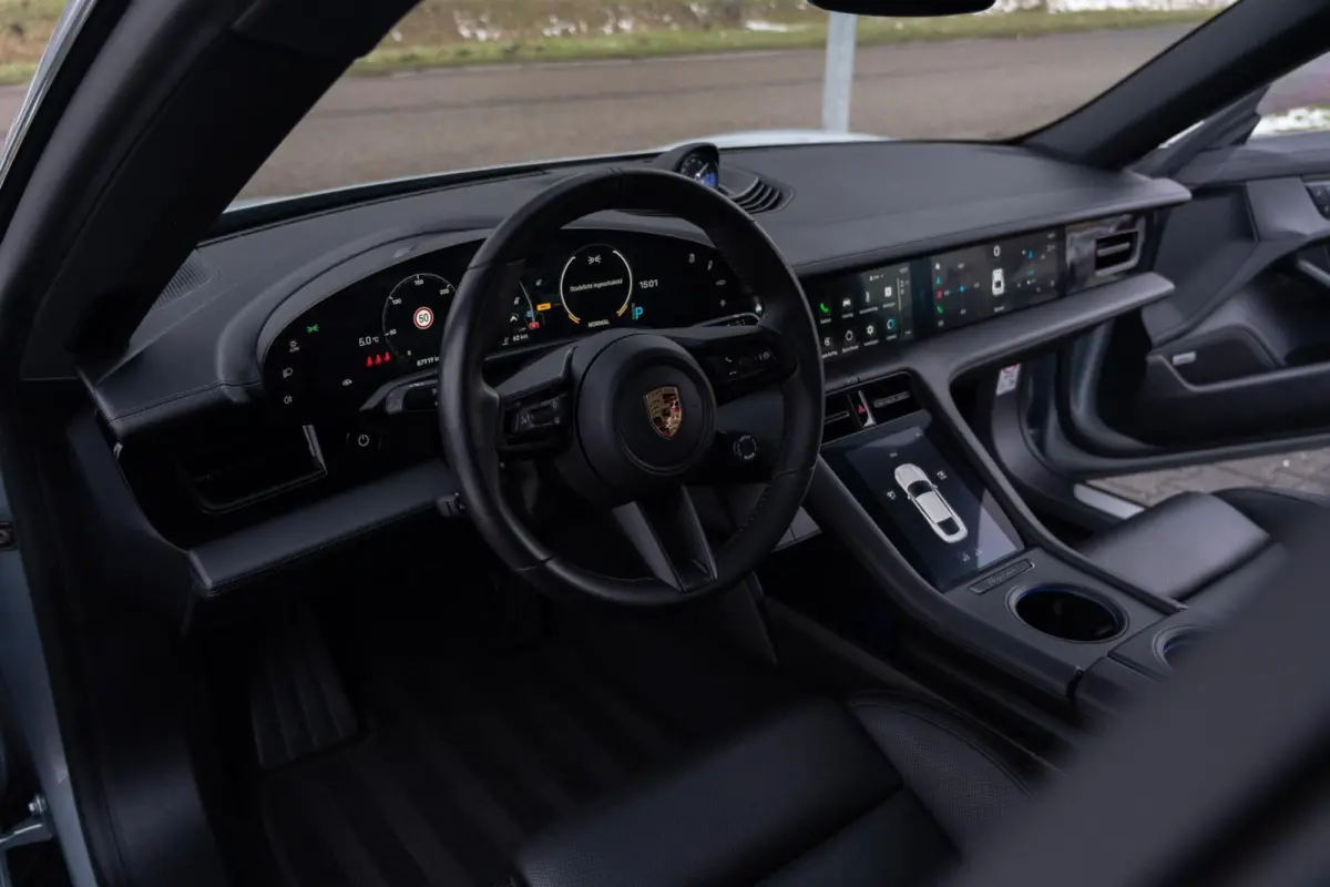 4S Performance 84 kWh|1 Eig.|Matrix|Chrono|Achteras besturing|Panoramadak|SportDesign|Bose|Luchtvering|Full Option|Dealer Onderhouden