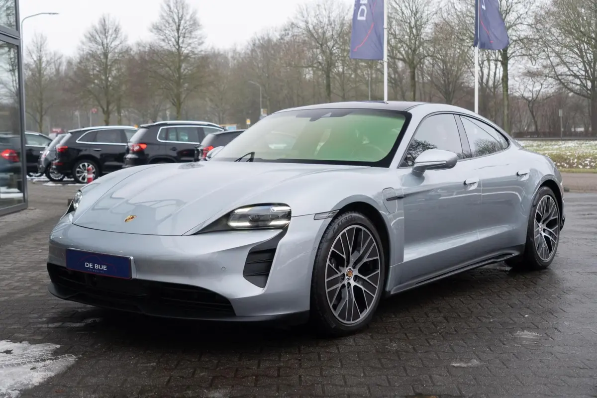 4S Performance 84 kWh|1 Eig.|Matrix|Chrono|Achteras besturing|Panoramadak|SportDesign|Bose|Luchtvering|Full Option|Dealer Onderhouden