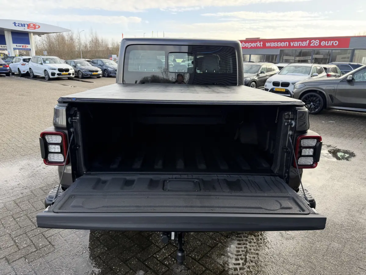 JEEP RUBICON 3.6L V6 5 Zitplaatsen Trekhaak Tonneau cover Carplay Leder LED BTW