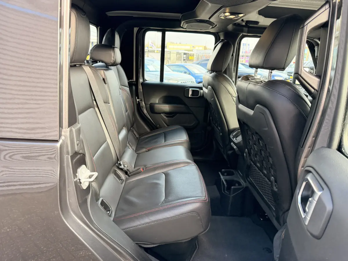 JEEP RUBICON 3.6L V6 5 Zitplaatsen Trekhaak Tonneau cover Carplay Leder LED BTW