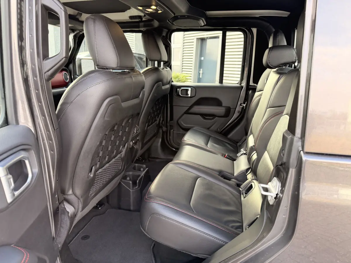 JEEP RUBICON 3.6L V6 5 Zitplaatsen Trekhaak Tonneau cover Carplay Leder LED BTW