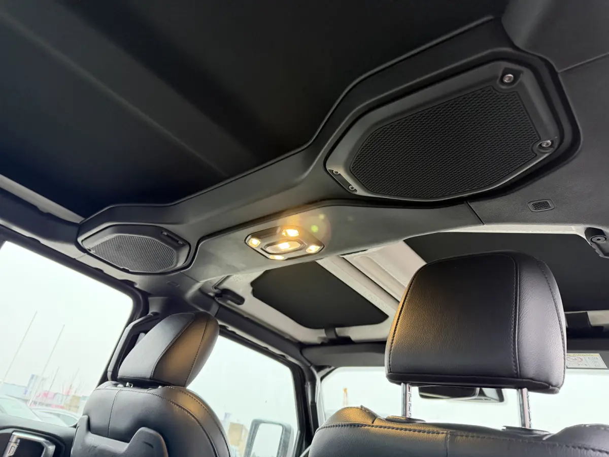 JEEP RUBICON 3.6L V6 5 Zitplaatsen Trekhaak Tonneau cover Carplay Leder LED BTW