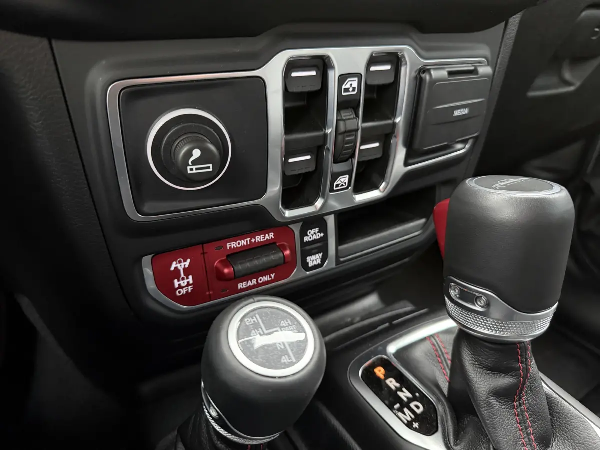 JEEP RUBICON 3.6L V6 5 Zitplaatsen Trekhaak Tonneau cover Carplay Leder LED BTW