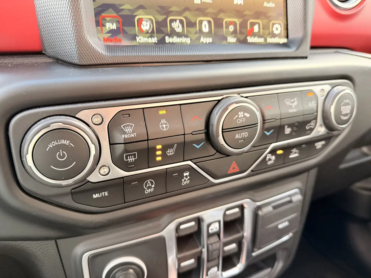 JEEP RUBICON 3.6L V6 5 Zitplaatsen Trekhaak Tonneau cover Carplay Leder LED BTW