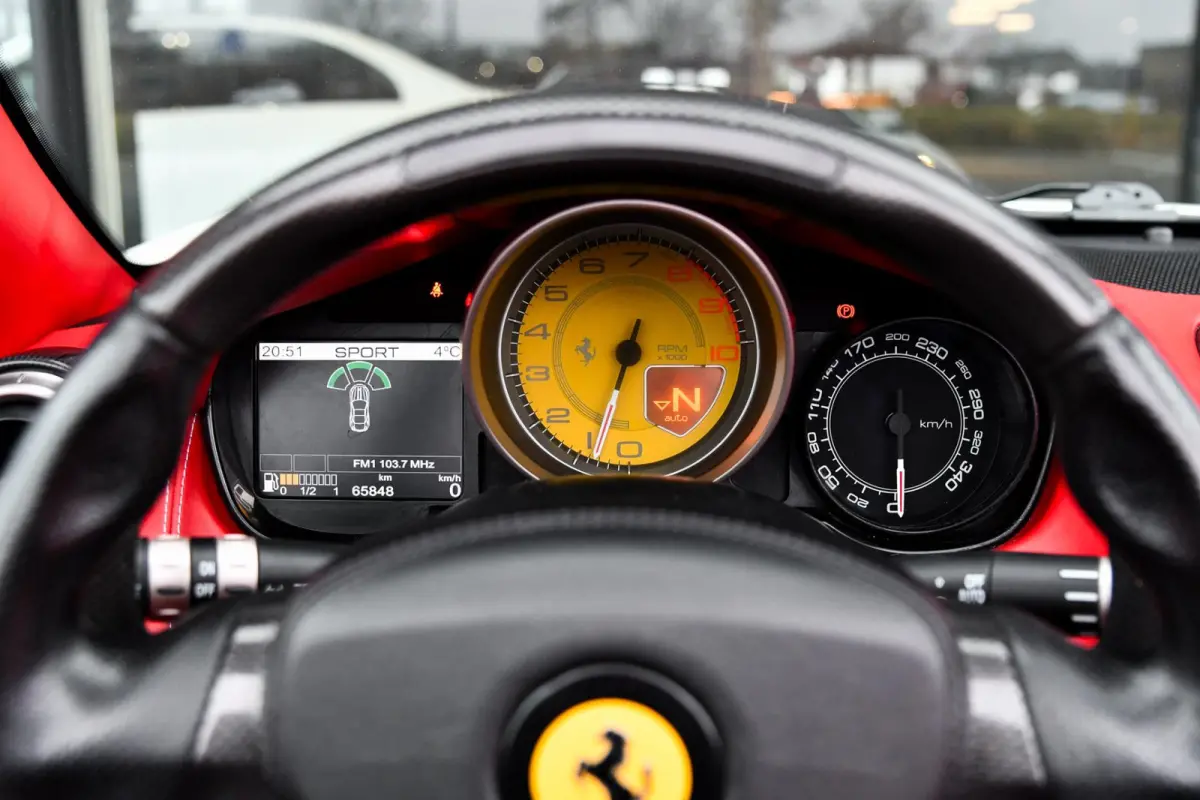 4.3 V8 30. F1, 490PK, Carbon, Driver Zone, Keramisch, Camera!