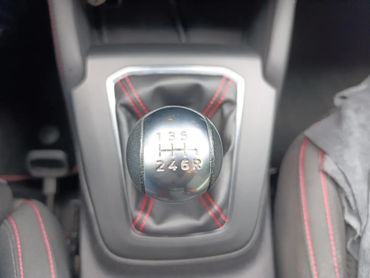 1.0 EcoBoost ST Line X Business | Adaptieve Cruise Control | Trekhaak | Stoel/stuur voorruitverwarming | 18 inch LMV | Dodehoekdetectie | Elek. achterklep