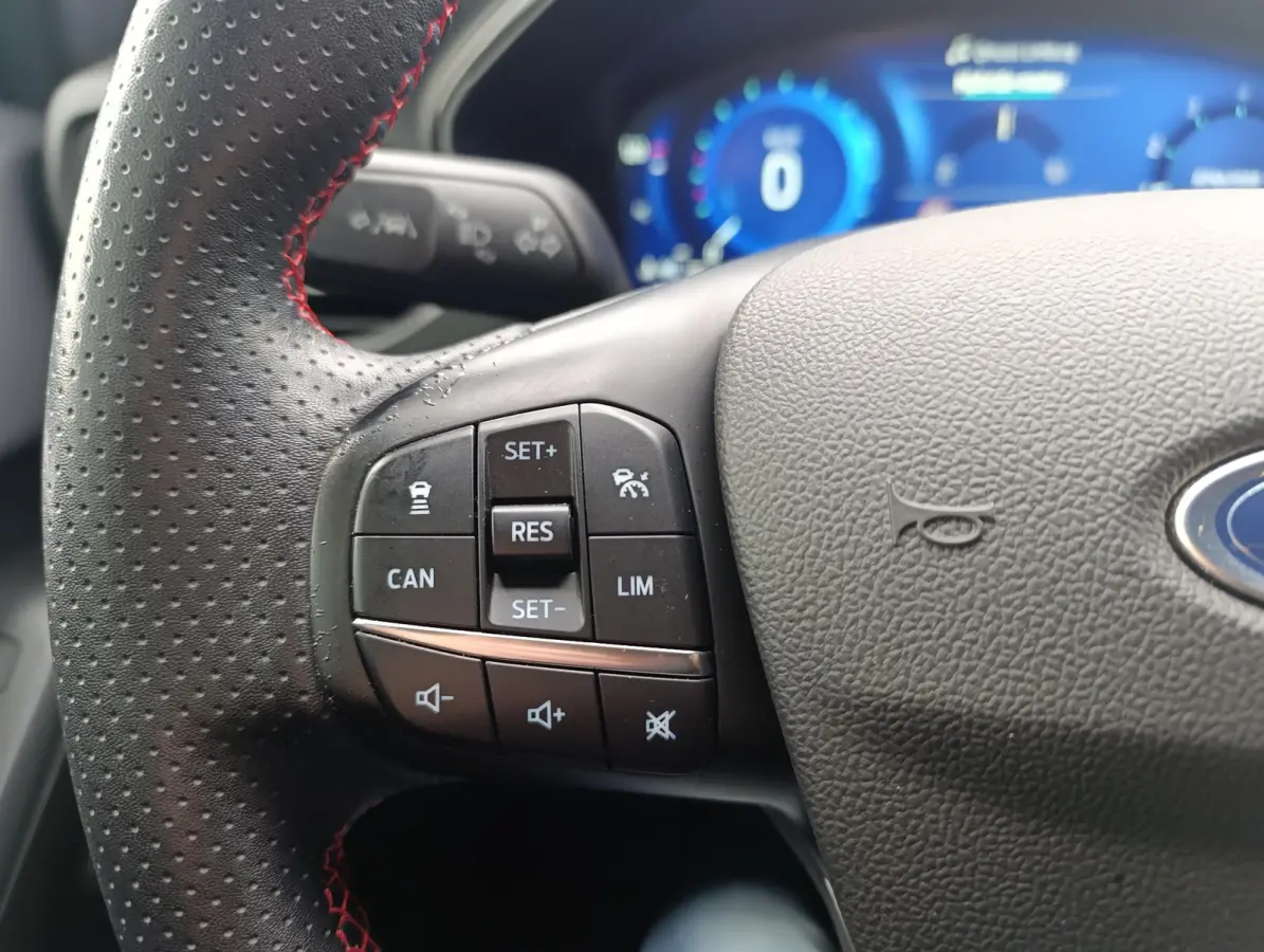 1.0 EcoBoost ST Line X Business | Adaptieve Cruise Control | Trekhaak | Stoel/stuur voorruitverwarming | 18 inch LMV | Dodehoekdetectie | Elek. achterklep