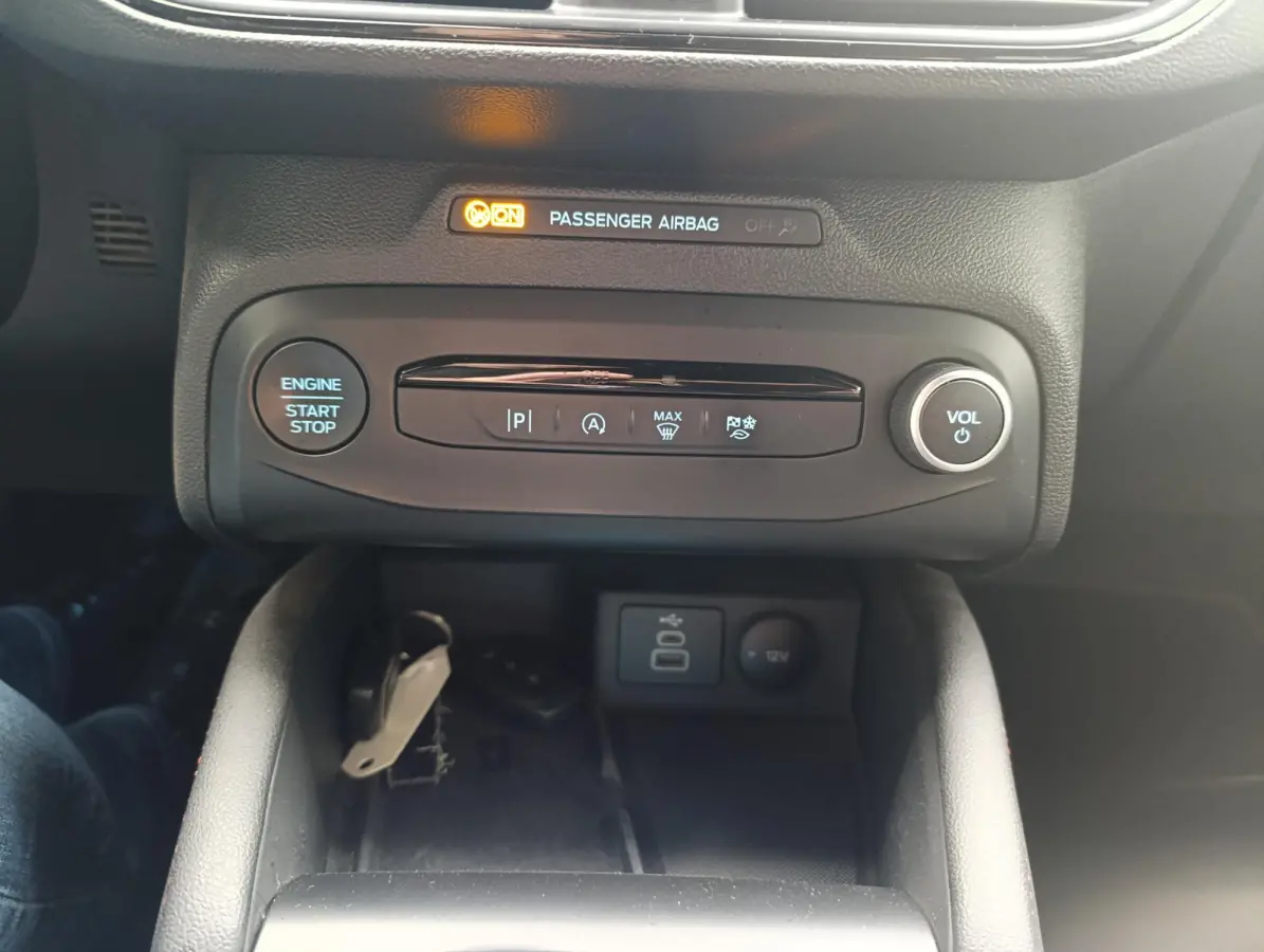 1.0 EcoBoost ST Line X Business | Adaptieve Cruise Control | Trekhaak | Stoel/stuur voorruitverwarming | 18 inch LMV | Dodehoekdetectie | Elek. achterklep