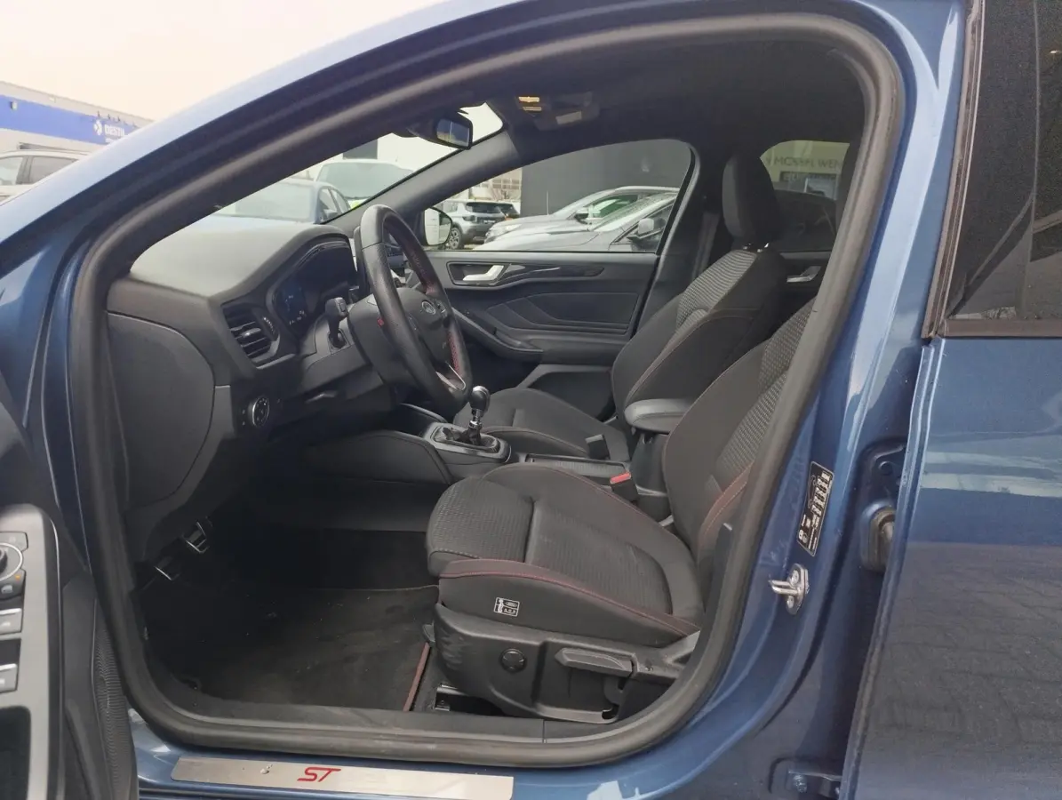 1.0 EcoBoost ST Line X Business | Adaptieve Cruise Control | Trekhaak | Stoel/stuur voorruitverwarming | 18 inch LMV | Dodehoekdetectie | Elek. achterklep