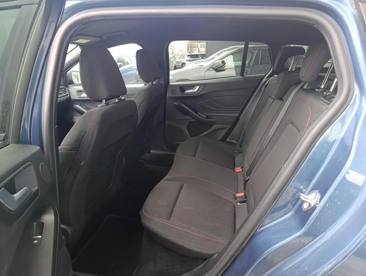 1.0 EcoBoost ST Line X Business | Adaptieve Cruise Control | Trekhaak | Stoel/stuur voorruitverwarming | 18 inch LMV | Dodehoekdetectie | Elek. achterklep