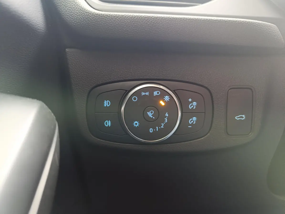 1.0 EcoBoost ST Line X Business | Adaptieve Cruise Control | Trekhaak | Stoel/stuur voorruitverwarming | 18 inch LMV | Dodehoekdetectie | Elek. achterklep