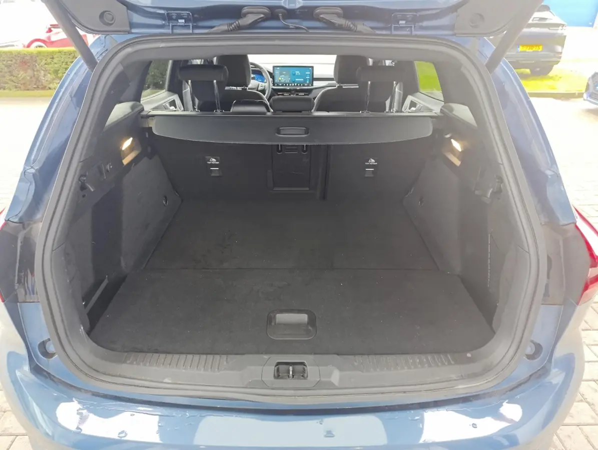 1.0 EcoBoost ST Line X Business | Adaptieve Cruise Control | Trekhaak | Stoel/stuur voorruitverwarming | 18 inch LMV | Dodehoekdetectie | Elek. achterklep