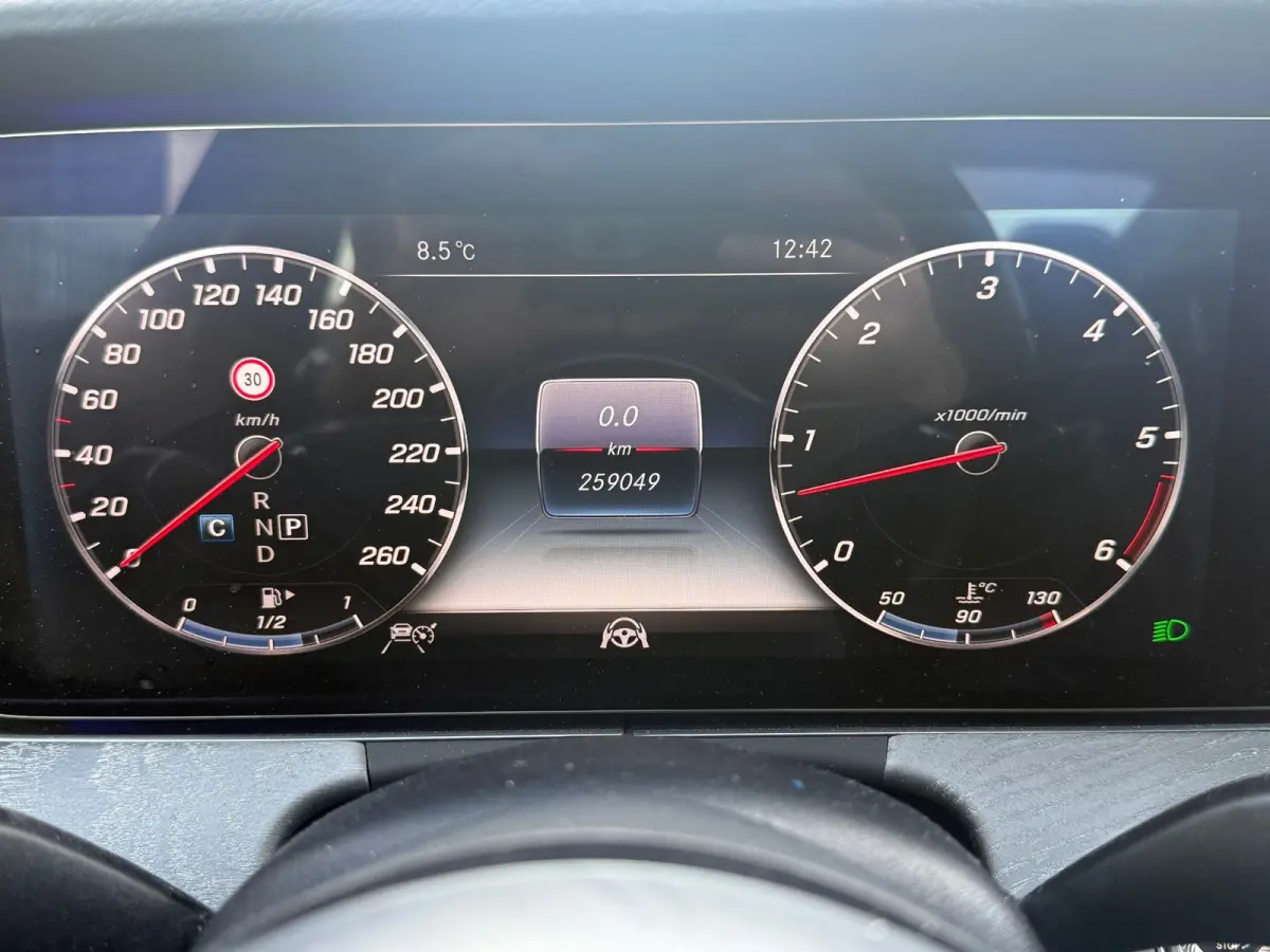 350 d 4MATIC Premium Plus (BTW auto) Burmester / Schuif-kanteldak / Luchtvering. Volle auto.