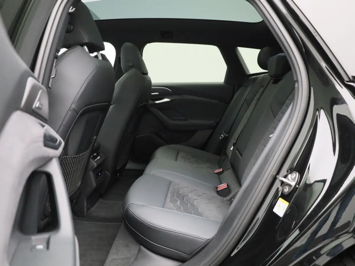edition quattro 100 kWh l SoH 99% | Adaptive cruise control l Panorama-glasdak l Airco l B&O Premium soundsysteem l Stoelverwarming l Adaptive air suspension l Verwarmbaar stuurwiel l Warmte