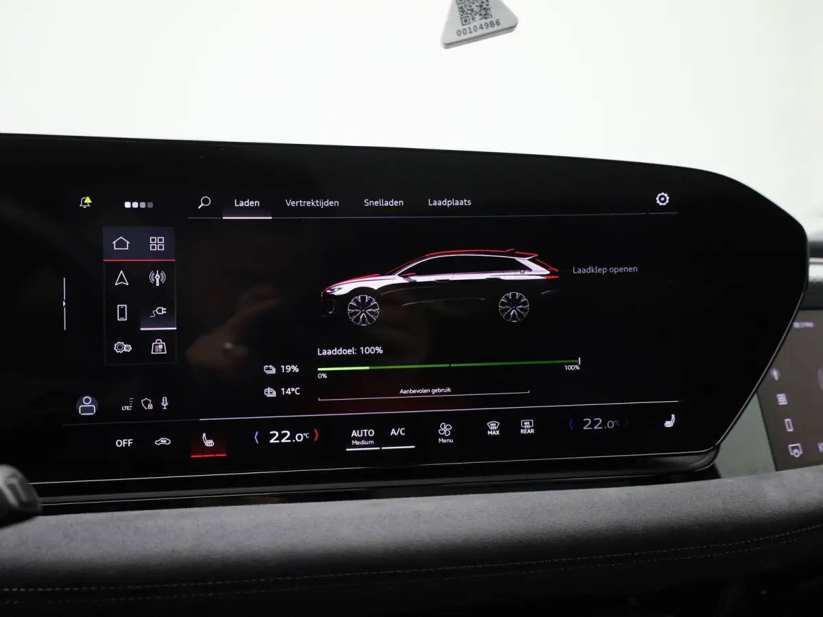 edition quattro 100 kWh l SoH 99% | Adaptive cruise control l Panorama-glasdak l Airco l B&O Premium soundsysteem l Stoelverwarming l Adaptive air suspension l Verwarmbaar stuurwiel l Warmte