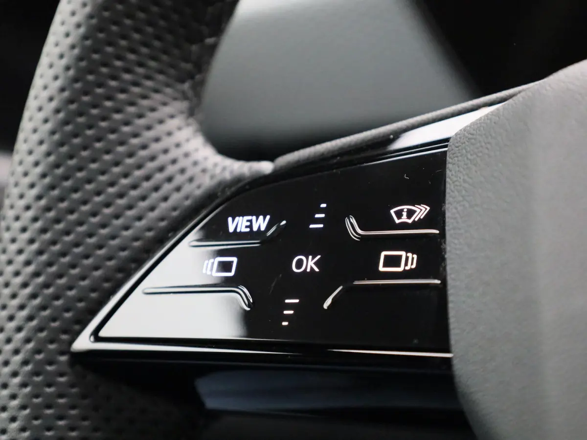 edition quattro 100 kWh l SoH 99% | Adaptive cruise control l Panorama-glasdak l Airco l B&O Premium soundsysteem l Stoelverwarming l Adaptive air suspension l Verwarmbaar stuurwiel l Warmte