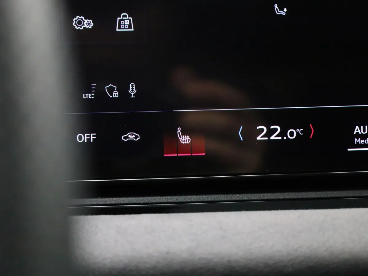 edition quattro 100 kWh l SoH 99% | Adaptive cruise control l Panorama-glasdak l Airco l B&O Premium soundsysteem l Stoelverwarming l Adaptive air suspension l Verwarmbaar stuurwiel l Warmte