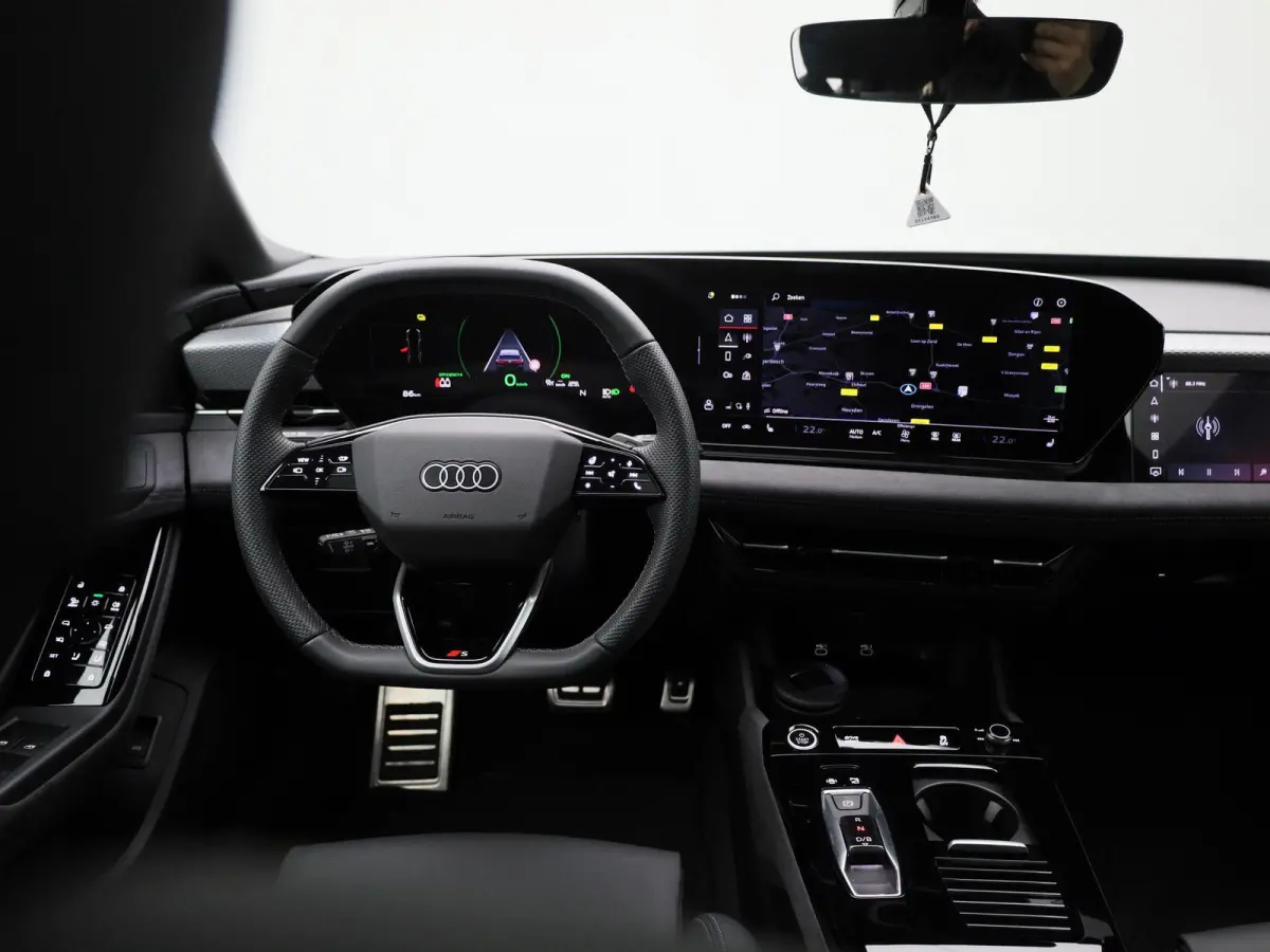 edition quattro 100 kWh l SoH 99% | Adaptive cruise control l Panorama-glasdak l Airco l B&O Premium soundsysteem l Stoelverwarming l Adaptive air suspension l Verwarmbaar stuurwiel l Warmte