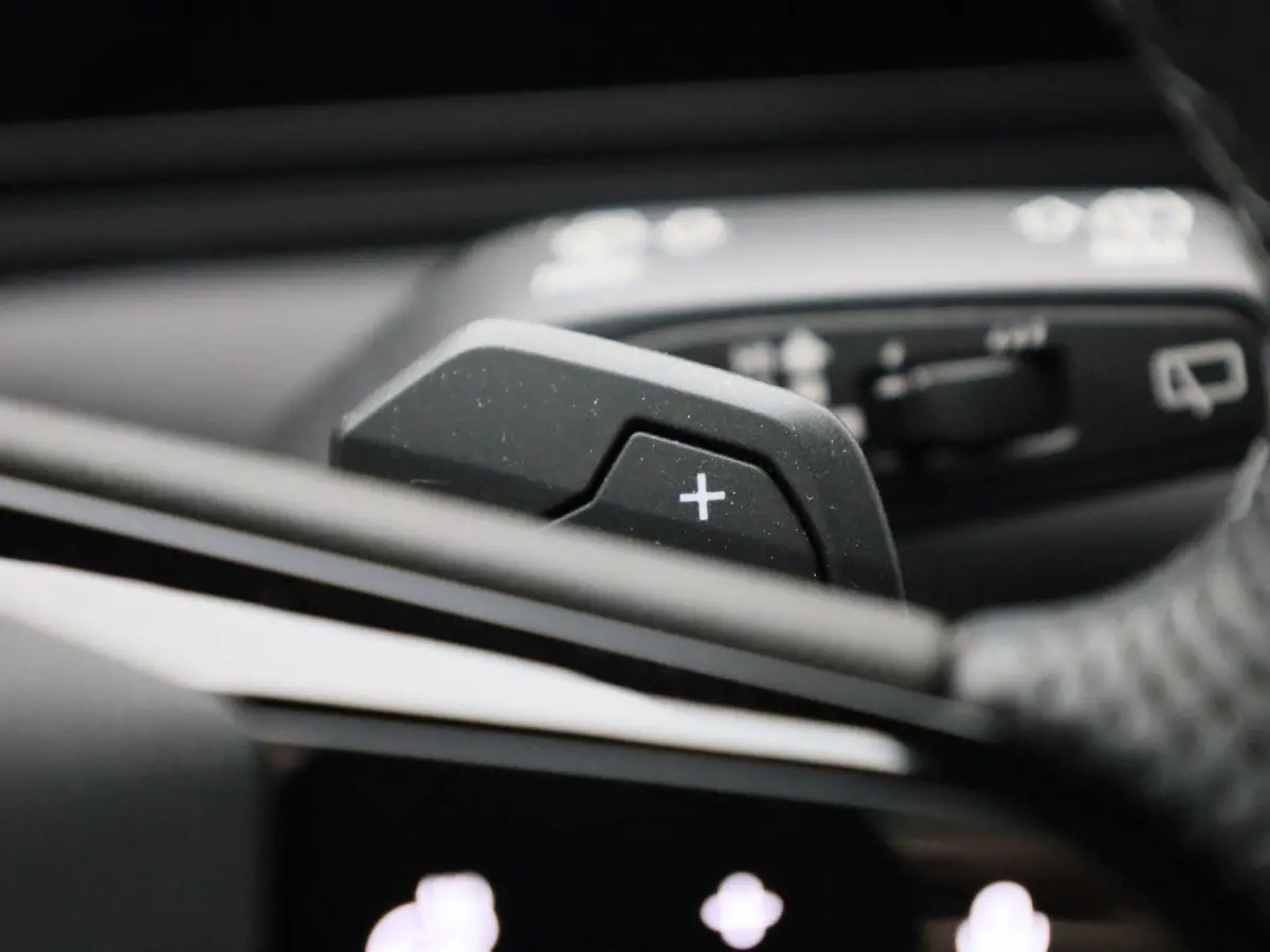 edition quattro 100 kWh l SoH 99% | Adaptive cruise control l Panorama-glasdak l Airco l B&O Premium soundsysteem l Stoelverwarming l Adaptive air suspension l Verwarmbaar stuurwiel l Warmte