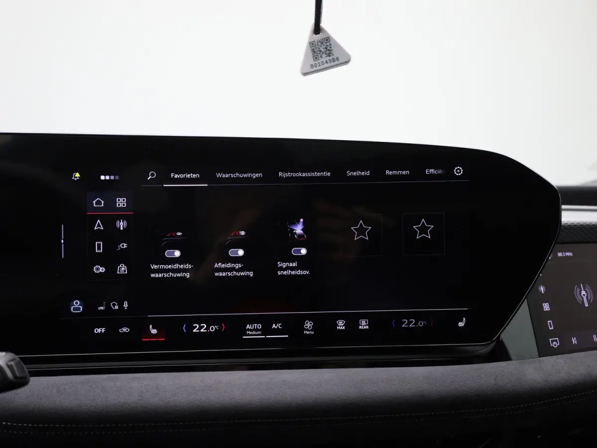 edition quattro 100 kWh l SoH 99% | Adaptive cruise control l Panorama-glasdak l Airco l B&O Premium soundsysteem l Stoelverwarming l Adaptive air suspension l Verwarmbaar stuurwiel l Warmte