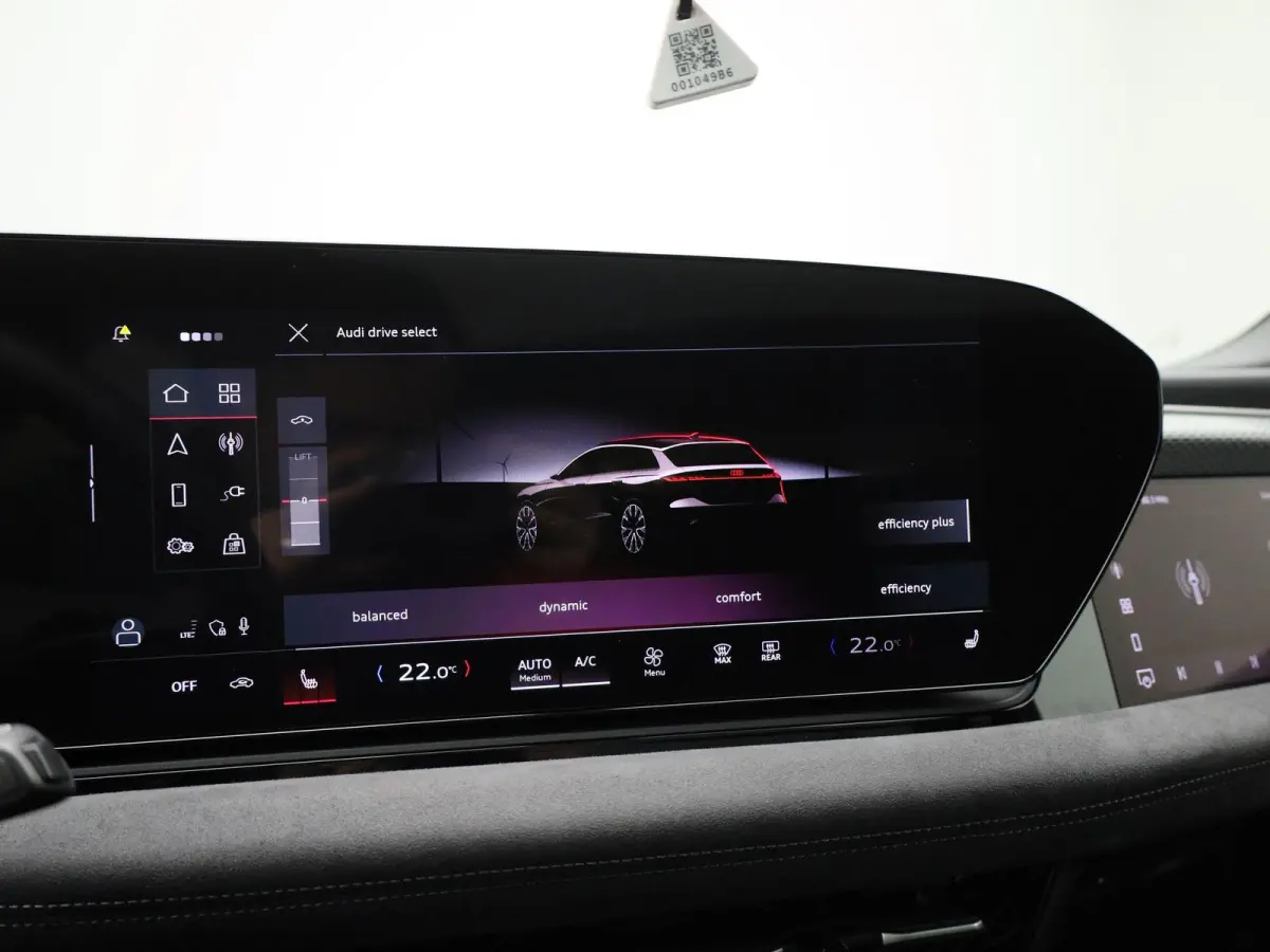 edition quattro 100 kWh l SoH 99% | Adaptive cruise control l Panorama-glasdak l Airco l B&O Premium soundsysteem l Stoelverwarming l Adaptive air suspension l Verwarmbaar stuurwiel l Warmte
