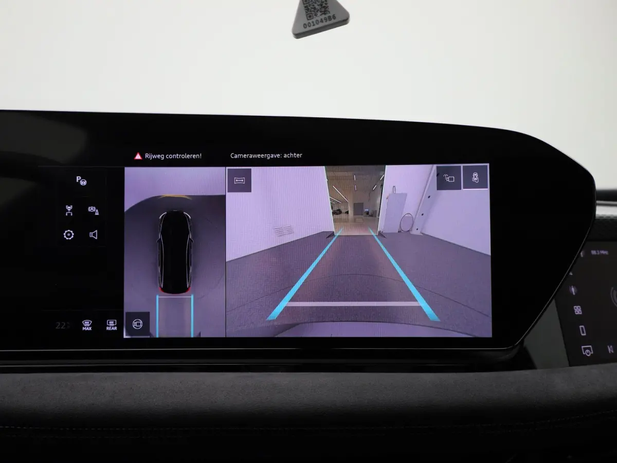 edition quattro 100 kWh l SoH 99% | Adaptive cruise control l Panorama-glasdak l Airco l B&O Premium soundsysteem l Stoelverwarming l Adaptive air suspension l Verwarmbaar stuurwiel l Warmte