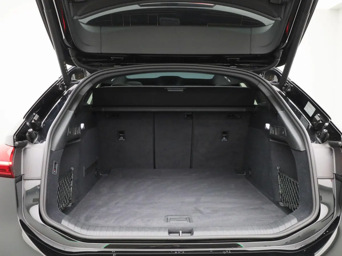 edition quattro 100 kWh l SoH 99% | Adaptive cruise control l Panorama-glasdak l Airco l B&O Premium soundsysteem l Stoelverwarming l Adaptive air suspension l Verwarmbaar stuurwiel l Warmte