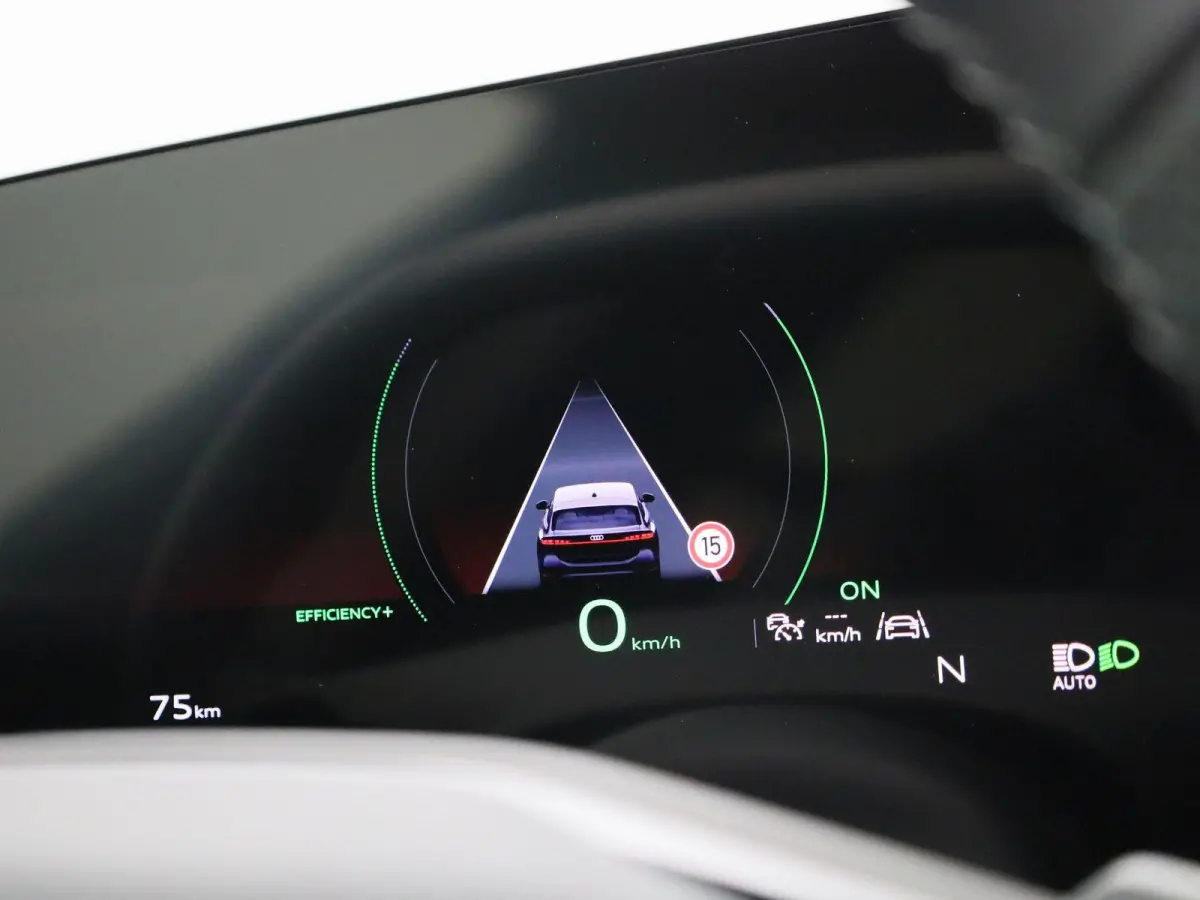 edition quattro 100 kWh l SoH 99% | Adaptive cruise control l Panorama-glasdak l Airco l B&O Premium soundsysteem l Stoelverwarming l Adaptive air suspension l Verwarmbaar stuurwiel l Warmte