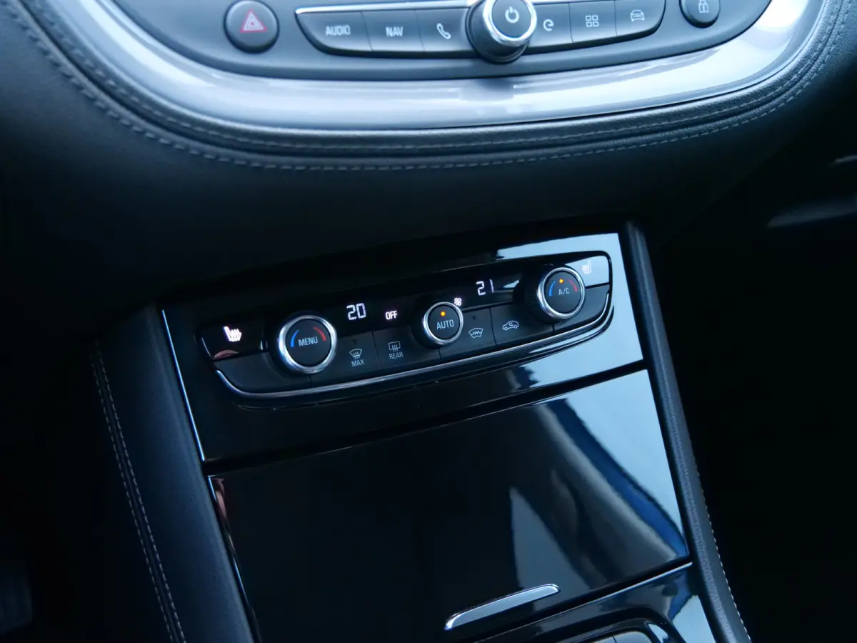 1.6 Turbo Hybrid4 Ultimate 300 Pk Automaat Navi / DAB / Apple Carplay / Camera / Stoelverwarming