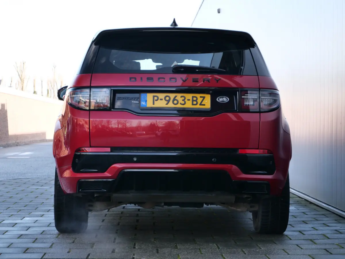 P300e 1.5 R-Dynamic SE 309 Pk Automaat Navi / DAB / Pano-dak / Camera / Leer / Stoelverwarming