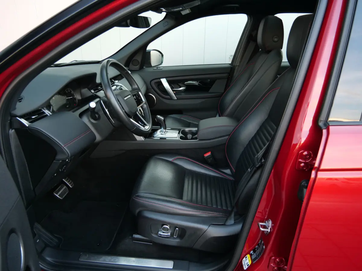 P300e 1.5 R-Dynamic SE 309 Pk Automaat Navi / DAB / Pano-dak / Camera / Leer / Stoelverwarming