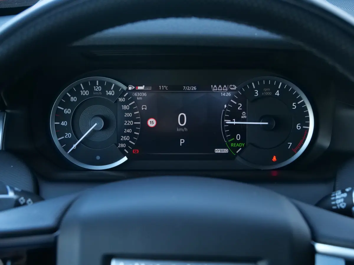 P300e 1.5 R-Dynamic SE 309 Pk Automaat Navi / DAB / Pano-dak / Camera / Leer / Stoelverwarming