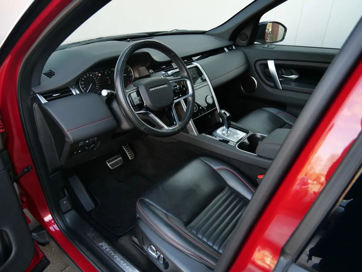 P300e 1.5 R-Dynamic SE 309 Pk Automaat Navi / DAB / Pano-dak / Camera / Leer / Stoelverwarming