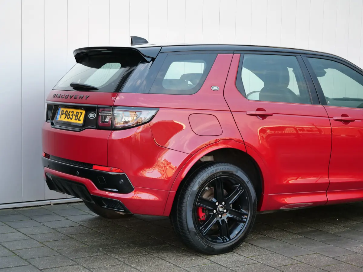 P300e 1.5 R-Dynamic SE 309 Pk Automaat Navi / DAB / Pano-dak / Camera / Leer / Stoelverwarming