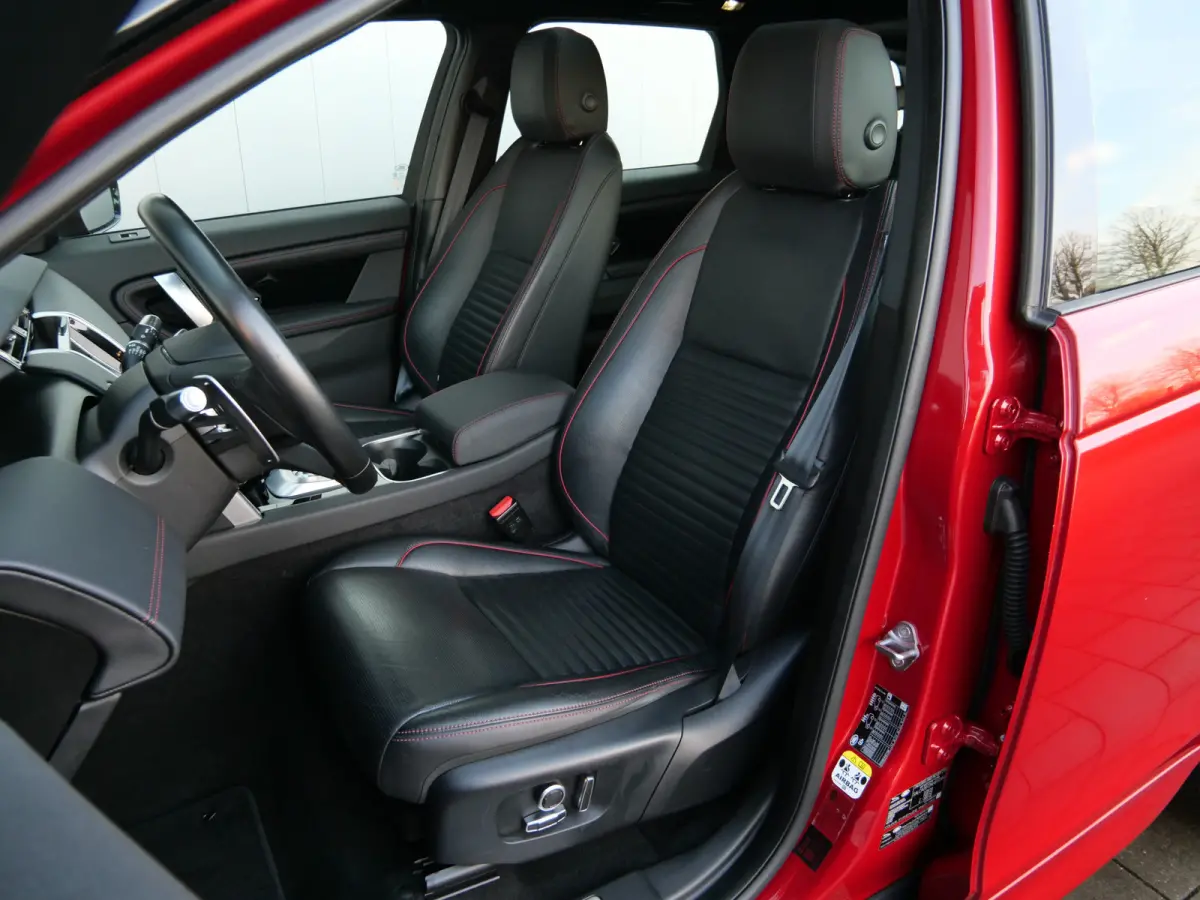 P300e 1.5 R-Dynamic SE 309 Pk Automaat Navi / DAB / Pano-dak / Camera / Leer / Stoelverwarming