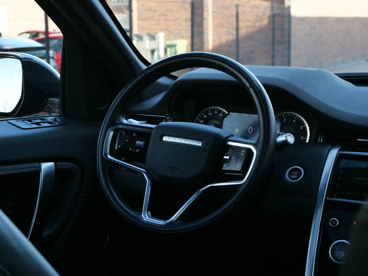 P300e 1.5 R-Dynamic SE 309 Pk Automaat Navi / DAB / Pano-dak / Camera / Leer / Stoelverwarming