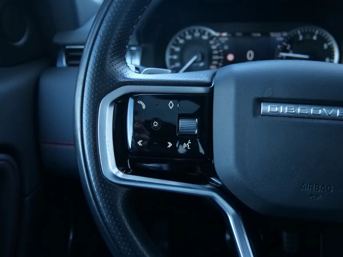 P300e 1.5 R-Dynamic SE 309 Pk Automaat Navi / DAB / Pano-dak / Camera / Leer / Stoelverwarming