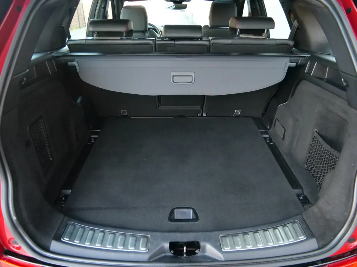 P300e 1.5 R-Dynamic SE 309 Pk Automaat Navi / DAB / Pano-dak / Camera / Leer / Stoelverwarming