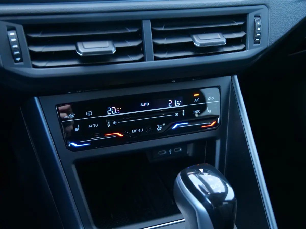 1.0 TSI R-Line 116 Pk Automaat Apple Carplay / DAB / Camera / PDC